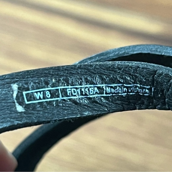 UGG Mattie Black Leather Slip-On Wedge Sandals Women’s Size 8 Shoes - Picture 9 of 10